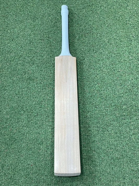 MB Malik Plain Cricket Bat (2lb 9oz) Blue Willow