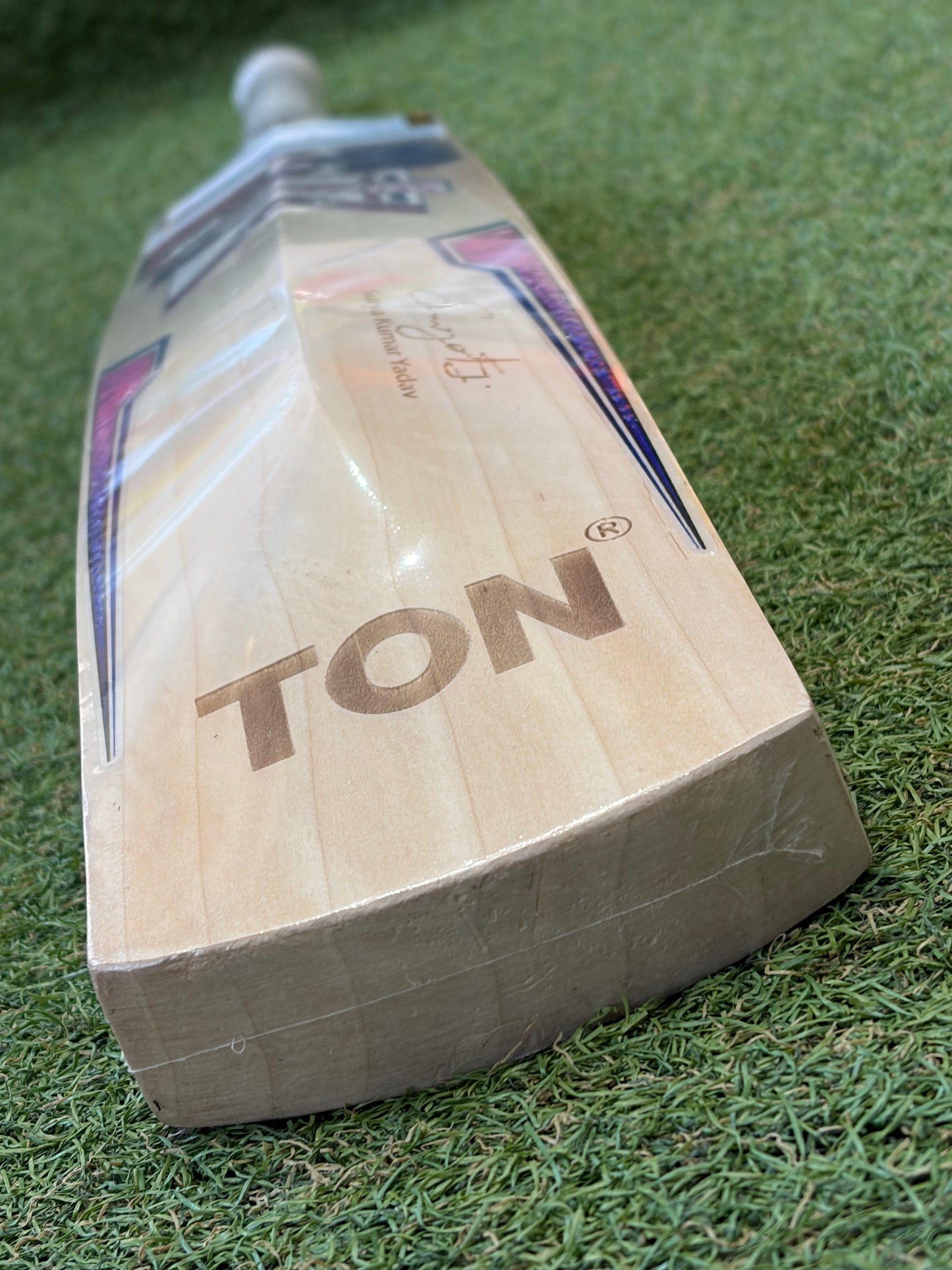 SS Ton Sky Blaster Cricket Bat (2lb 8oz)
