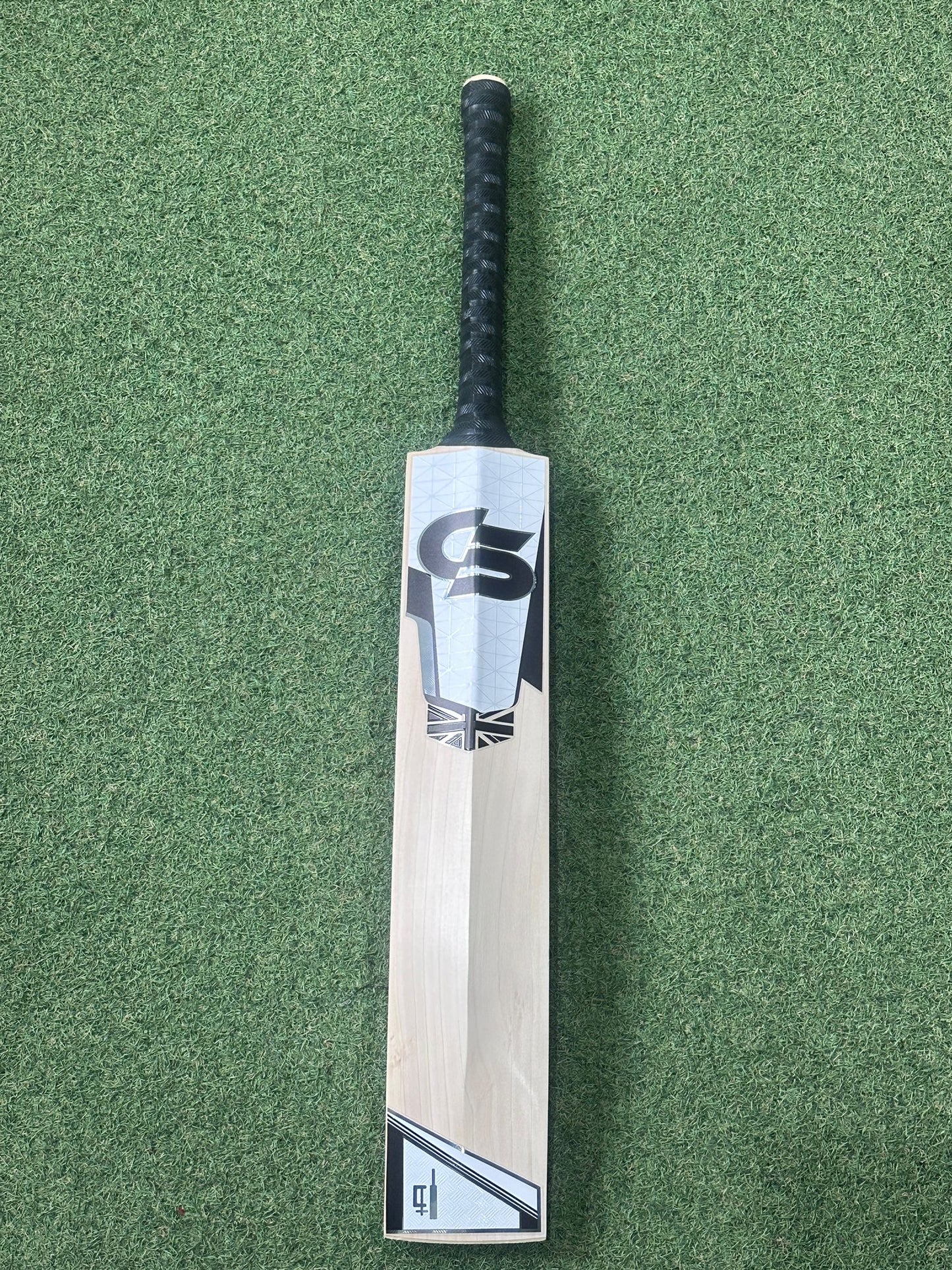 Cricket Station Brett Louis D’Oliveria Players Cricket Bat (2lb 11oz)