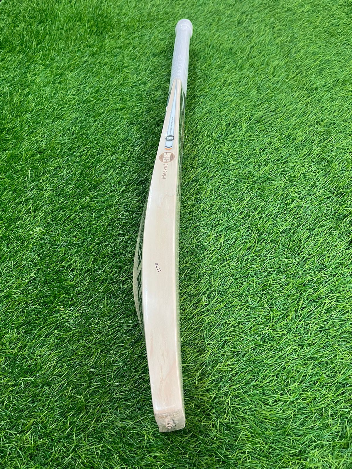 SS Ton Dre Russell Professional Players Cricket Bat (2lb 9oz)
