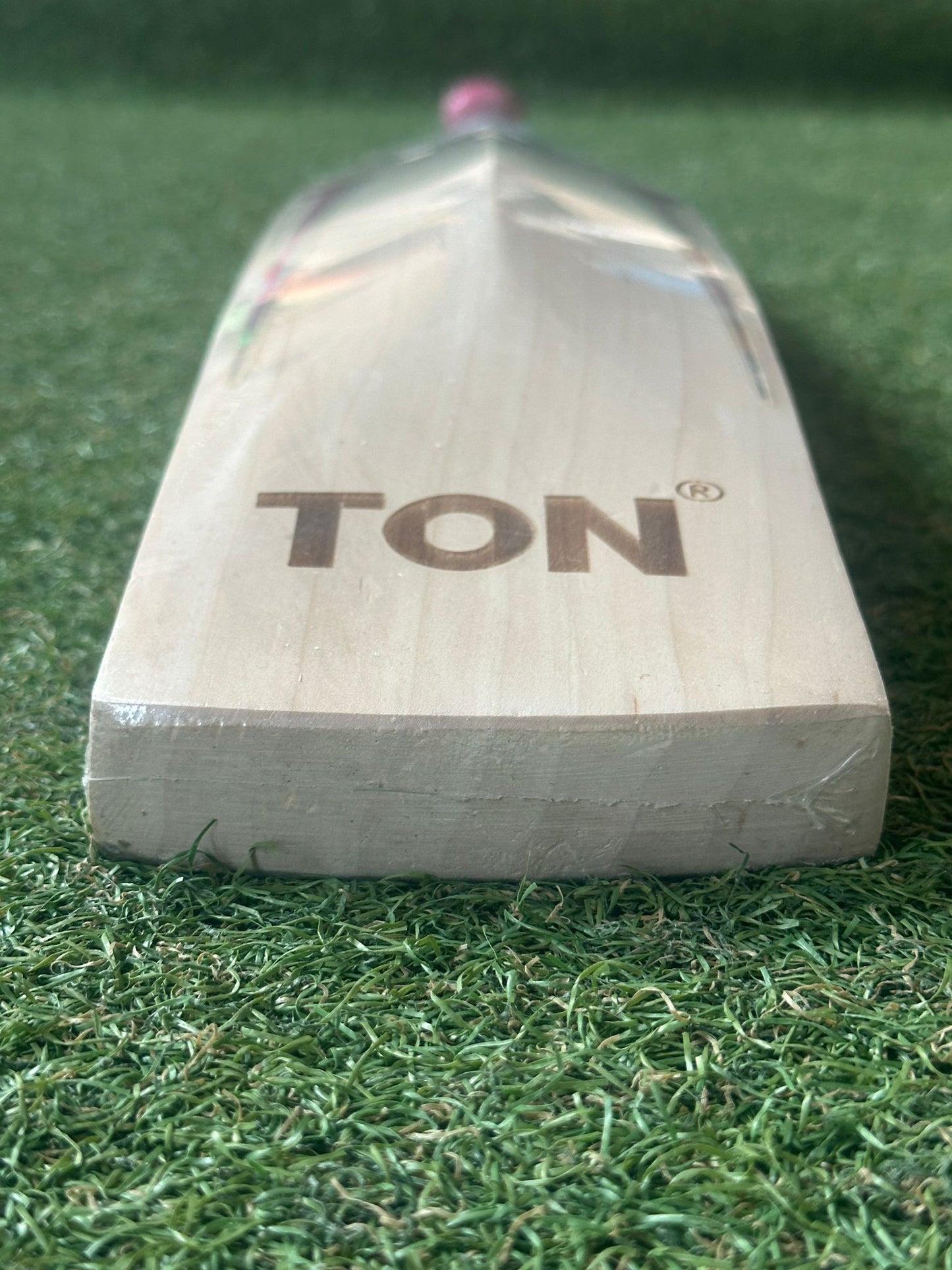 SS Ton Gladiator Harrow Junior Size Cricket Bat (2lb 6oz)