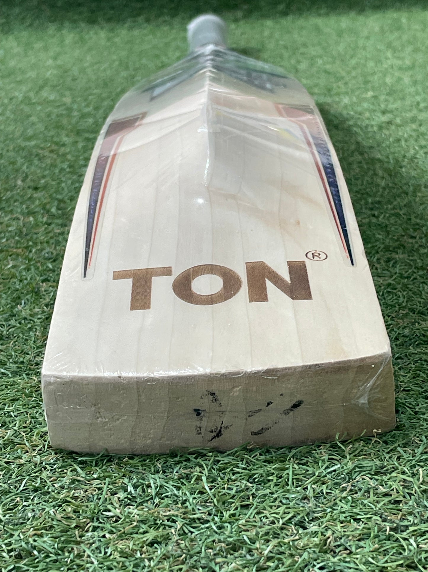 SS Ton Sky Stunner Cricket Bat (2lb 10oz)