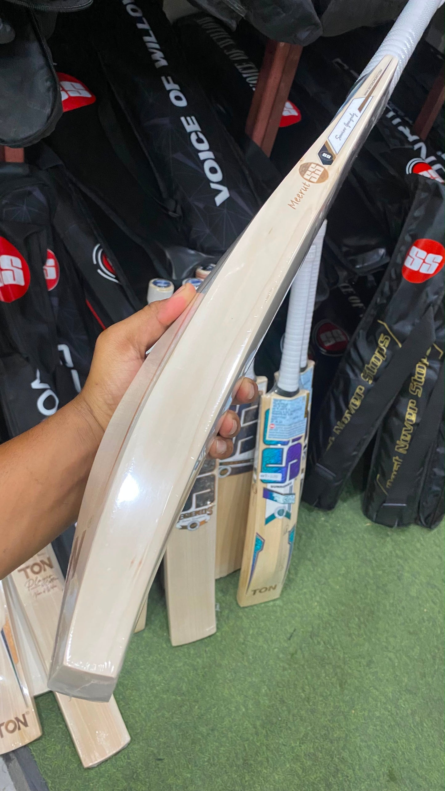 SS Ton Legends Sourav Ganguly Cricket Bat (2lb 9oz)