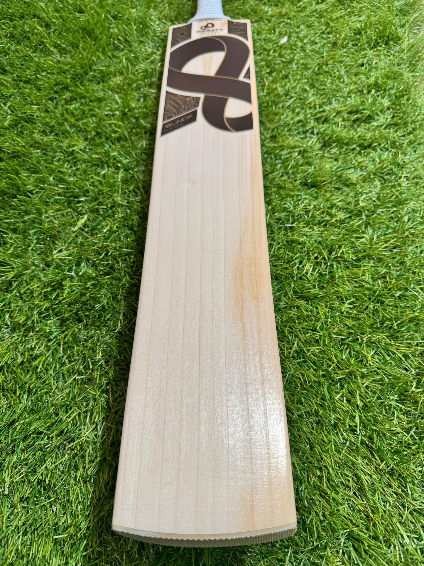 Infinity Black Players Cricket Bat (2lb 10oz) Semi Oval Handle
