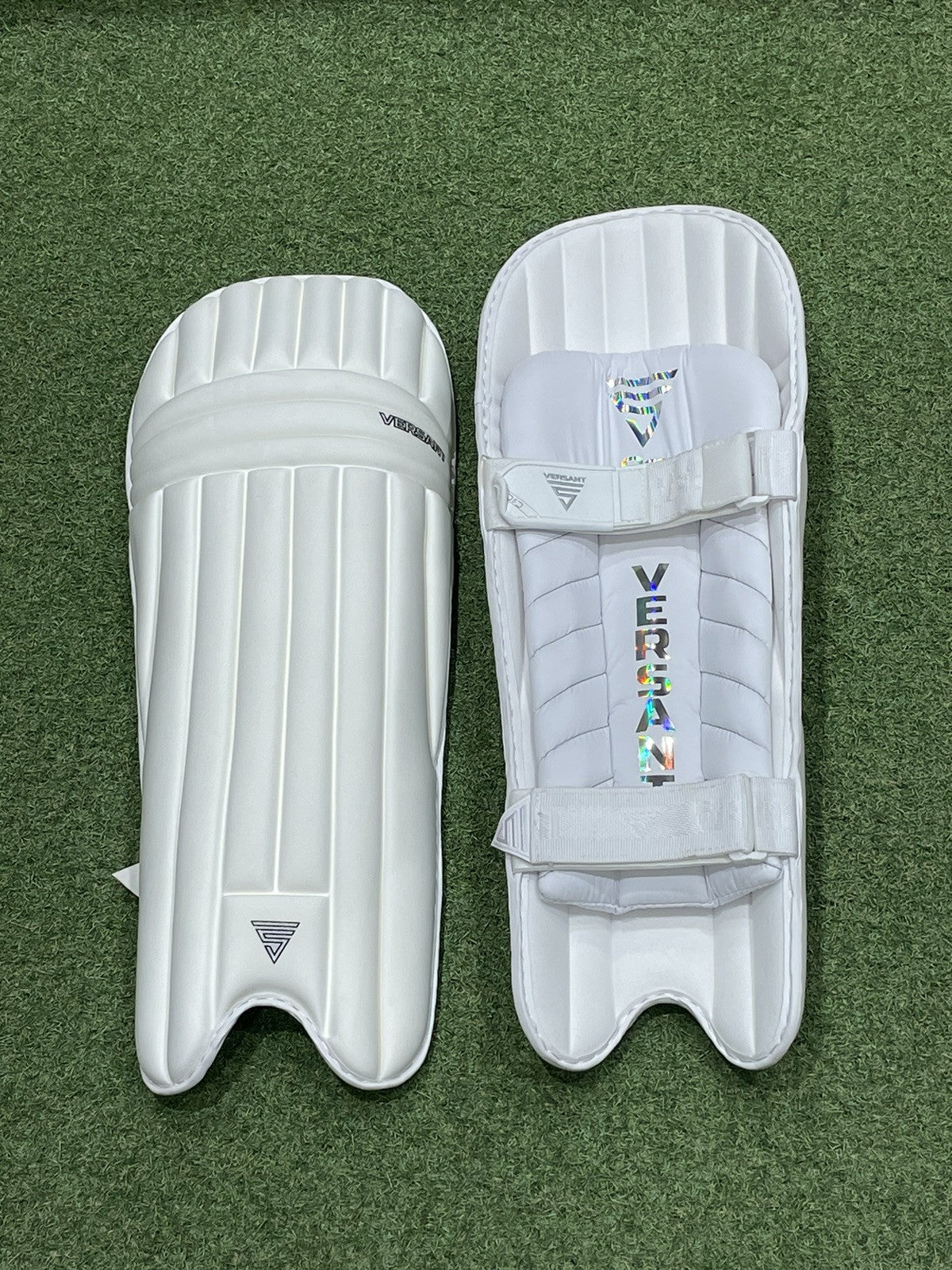 VERSANT OG Batting Pads - Ambidextrous Mens Size - Brand New - Two Strap!