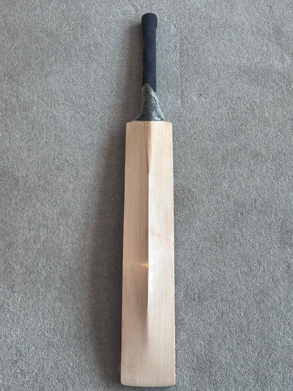 Plain Laminate Cricket Bat (2lb 8oz)