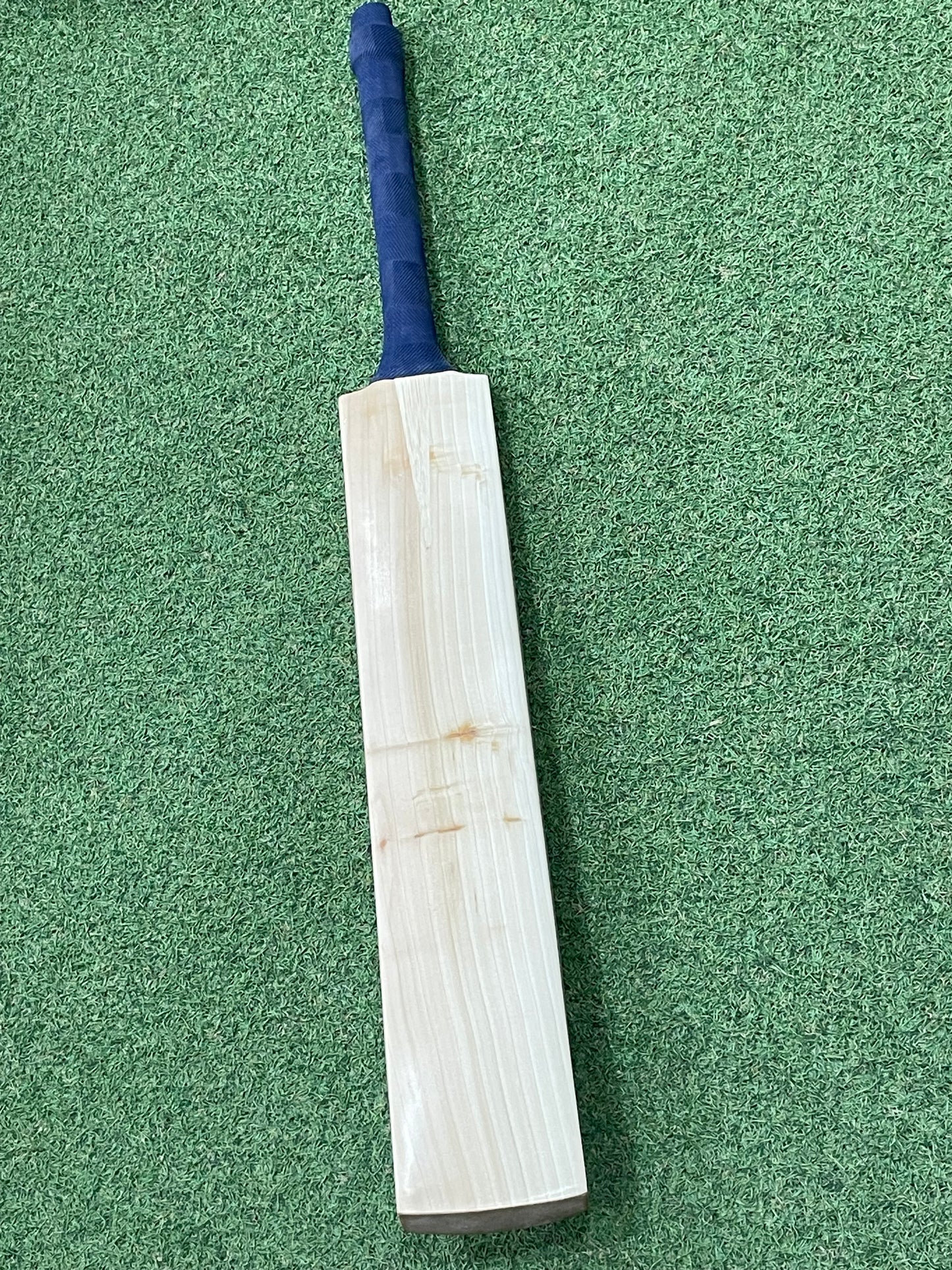 MB Malik Plain Cricket Bat (2lb 10oz)
