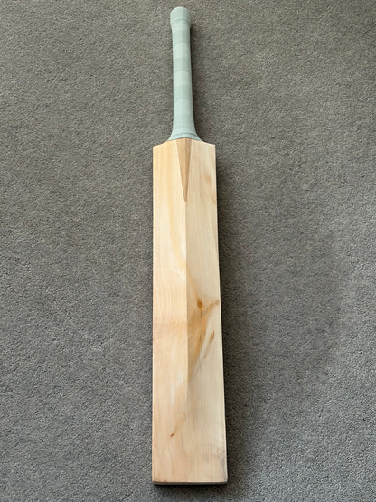 CA Plain Butterfly Cricket Bat (2lb 8oz)