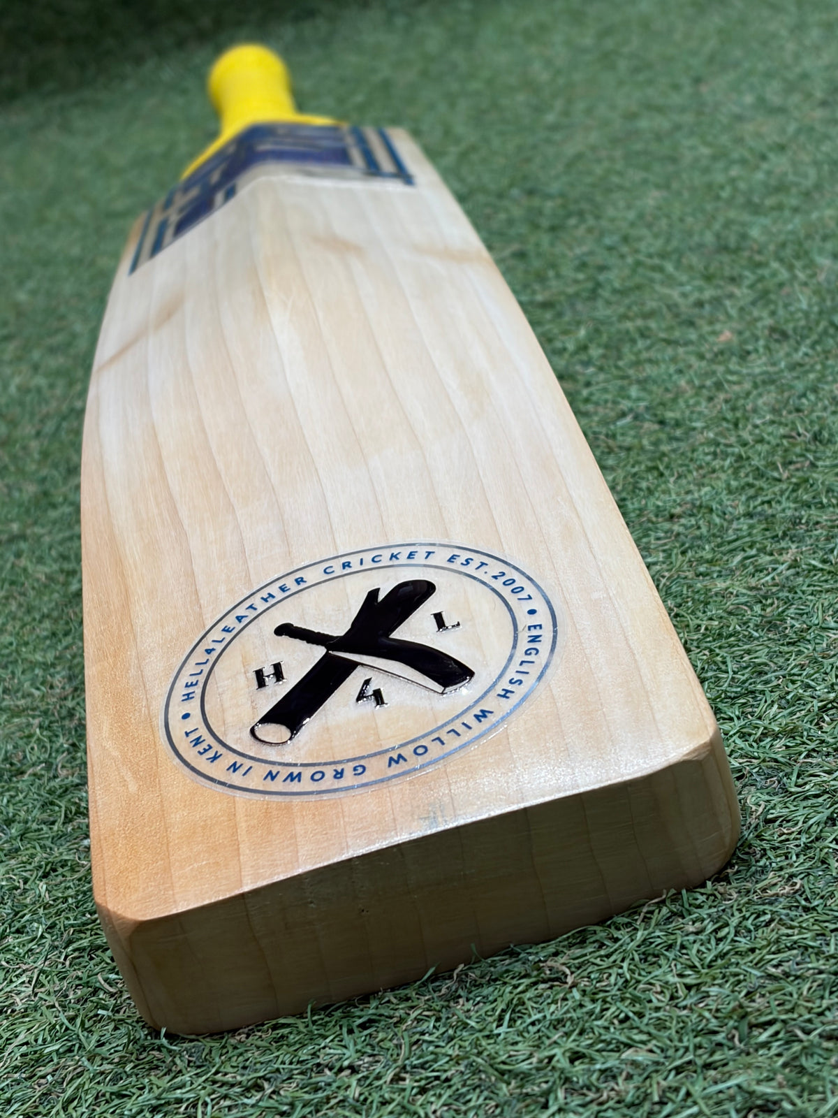Hell 4 Leather (H4L) Pro Grade Cricket Bat (2lb 10oz)