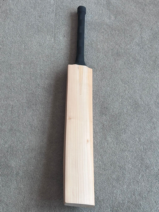 Plain Laminate Cricket Bat (2lb 8oz)