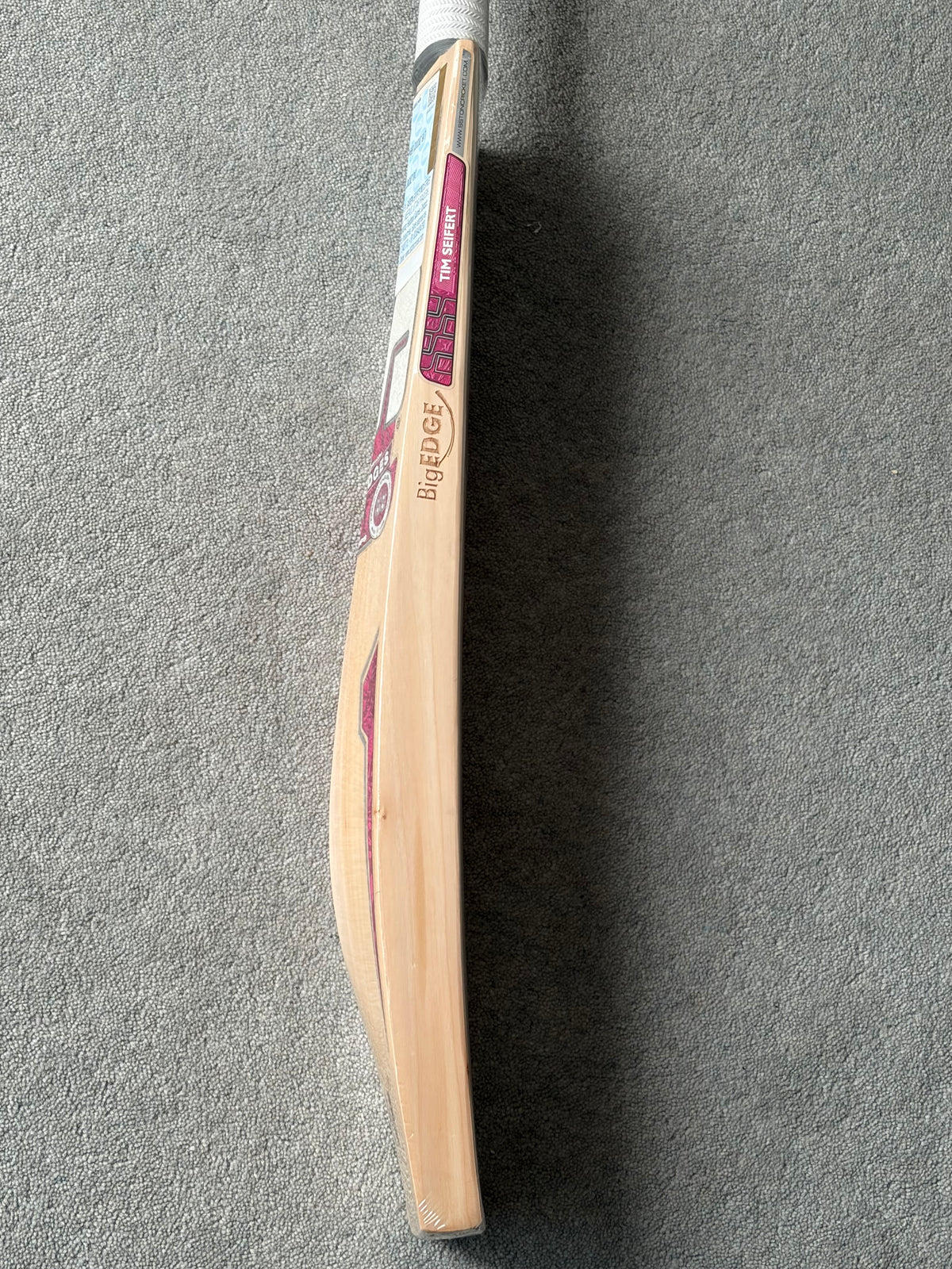 SS Ton Players Pro Tim Seifert Cricket Bat (2lb 9oz)