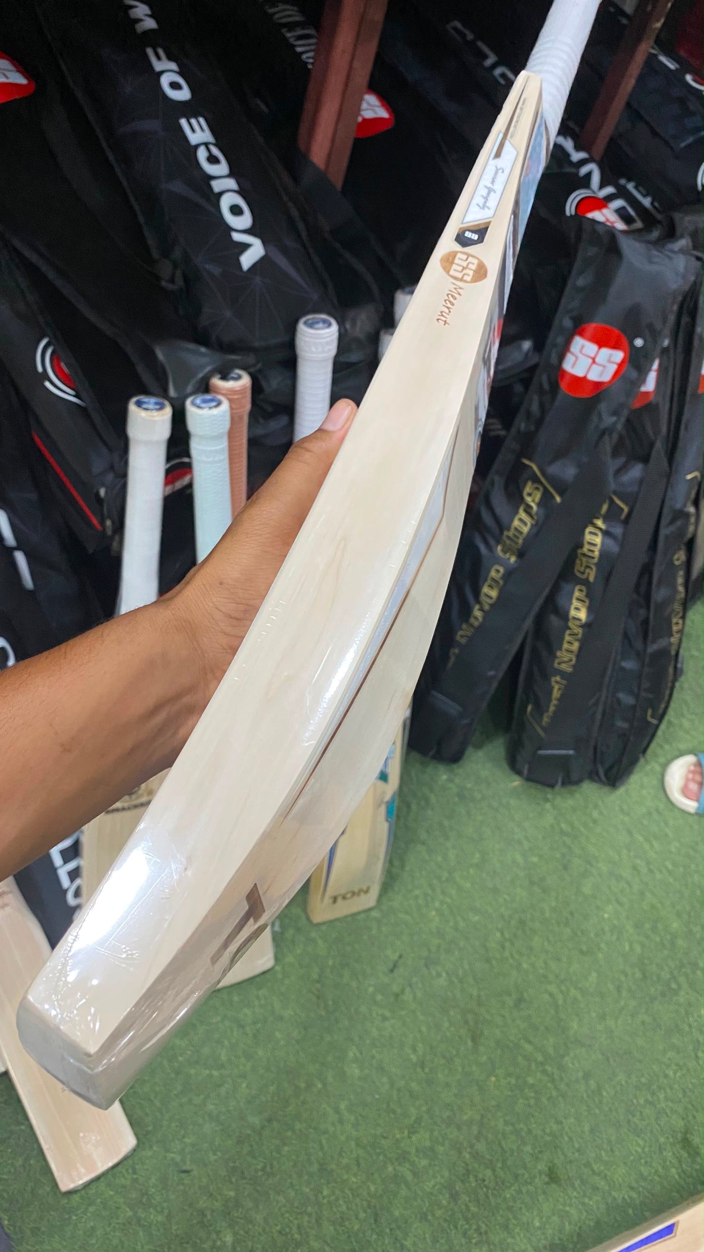 SS Ton Legends Sourav Ganguly Cricket Bat (2lb 9oz)