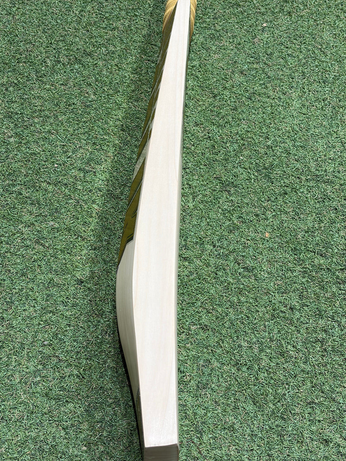 MB Malik UMZ Anniversary Players Cricket Bat (2lb 10oz)