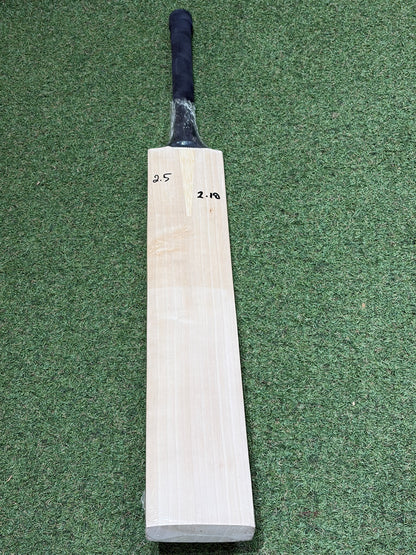 MB Malik UMZ Plain Cricket Bat (2lb 10oz)