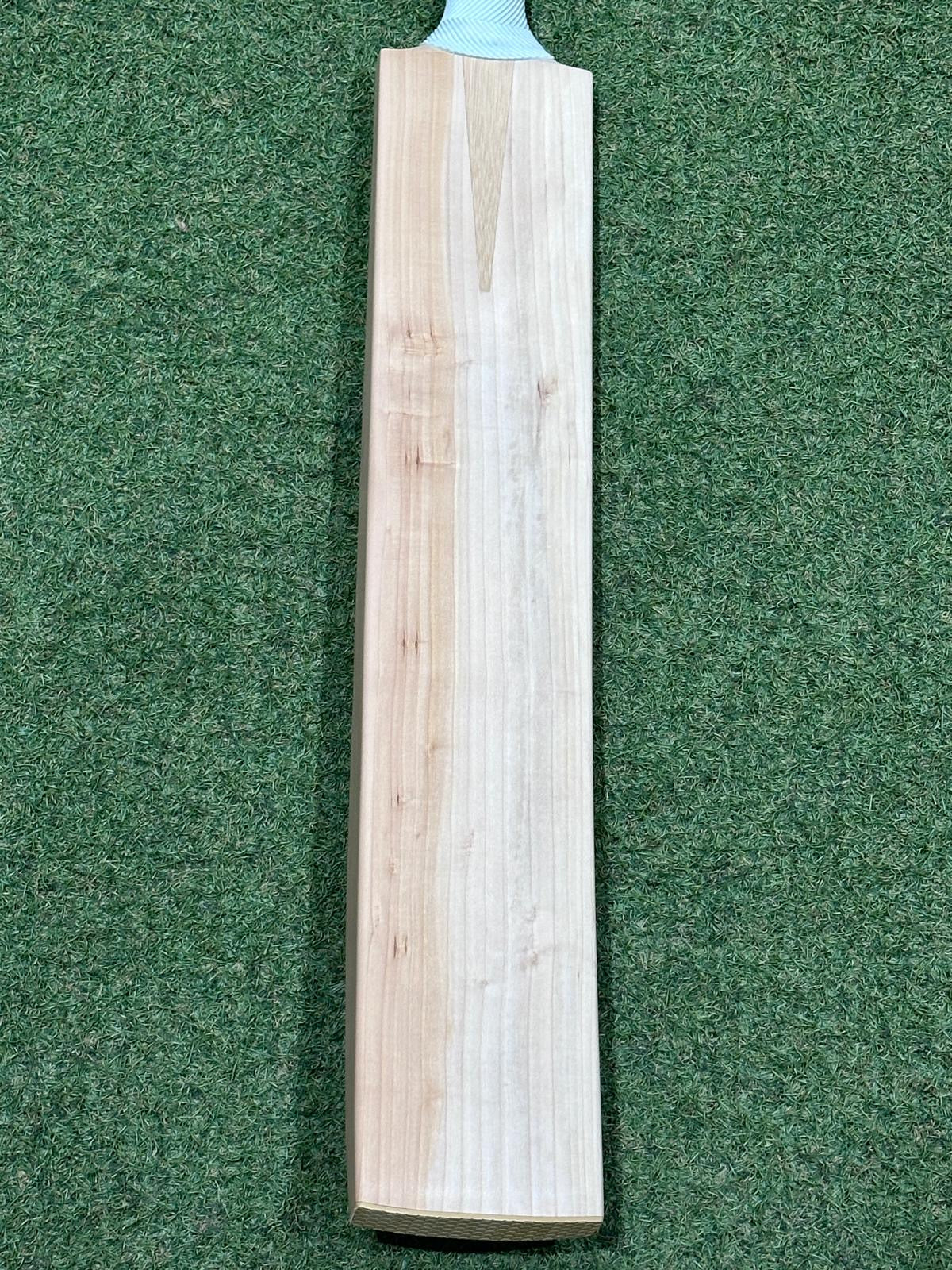 Cricket Station Plain Pro Grade Cricket Bat (2lb 11oz)