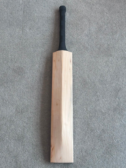 Plain Laminate Cricket Bat (2lb 8oz)