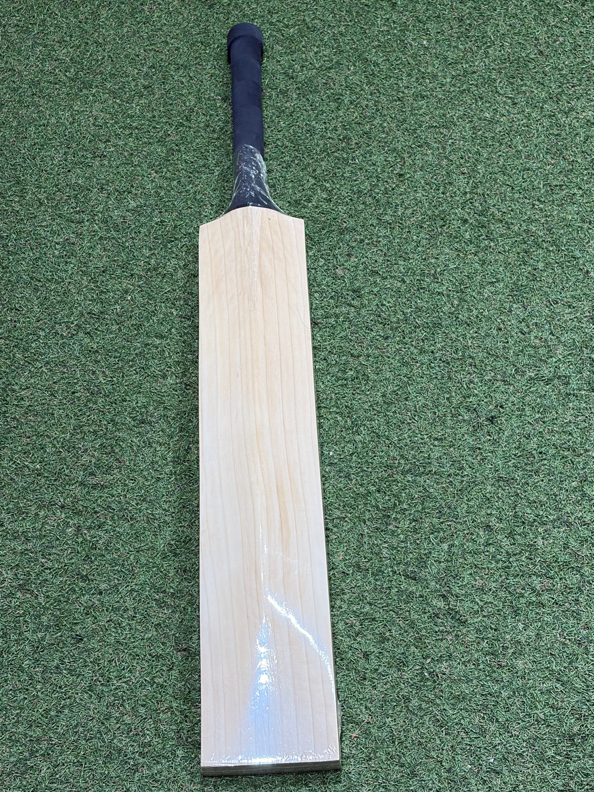 MB Malik UMZ Plain Players Cricket Bat (2lb 9oz)