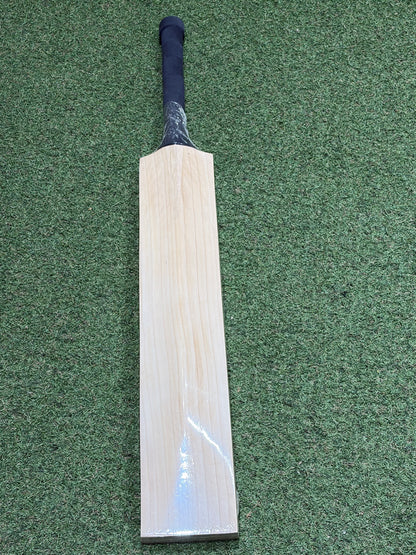 MB Malik UMZ Plain Players Cricket Bat (2lb 9oz)