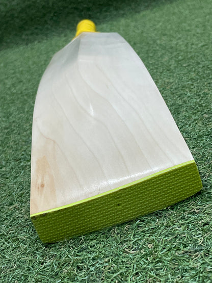 Cricket Station Plain Grade Two Cricket Bat (2lb 10oz)