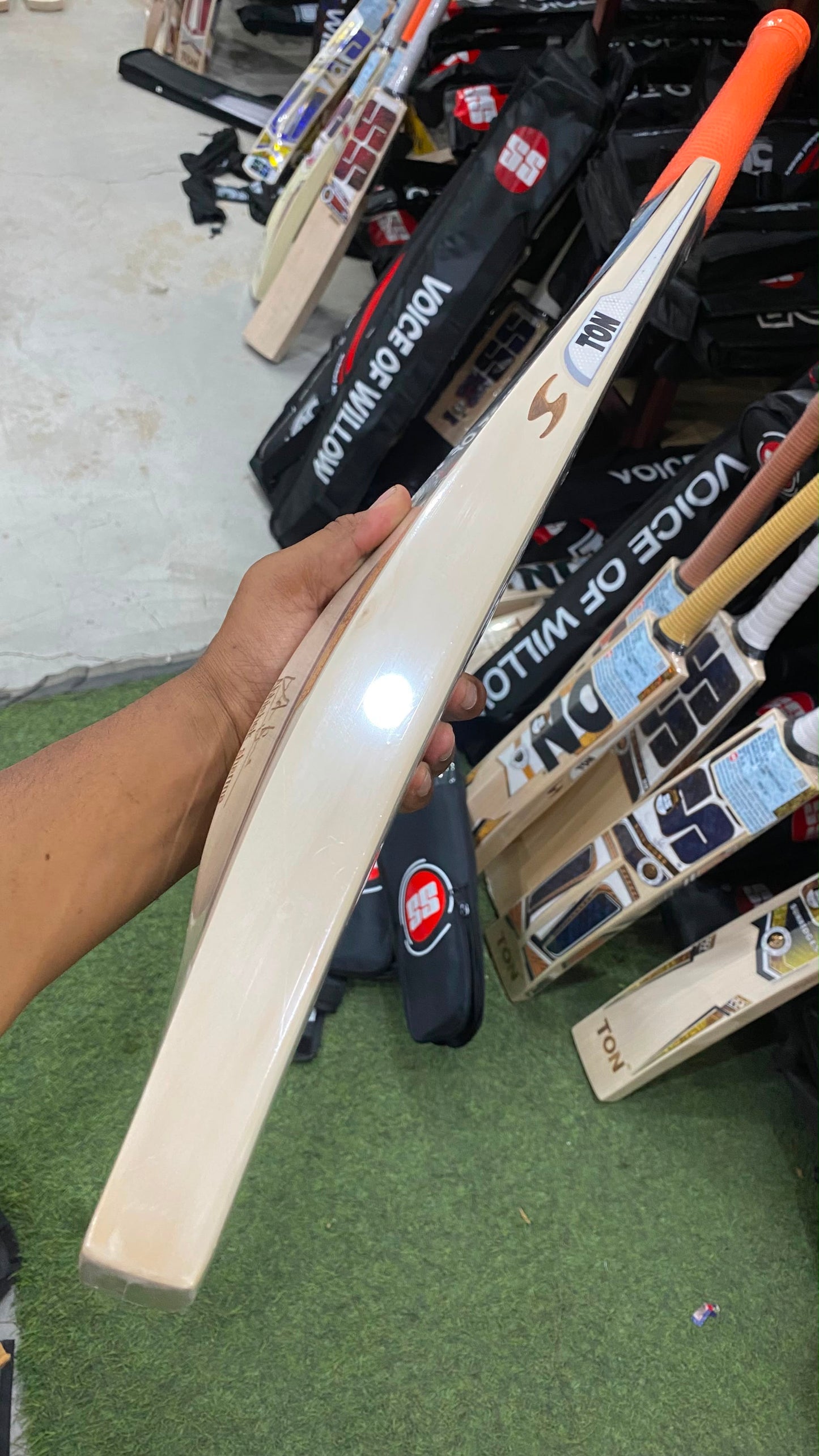 Ton Abhishek Sharma Player Cricket Bat (2lb 8oz)