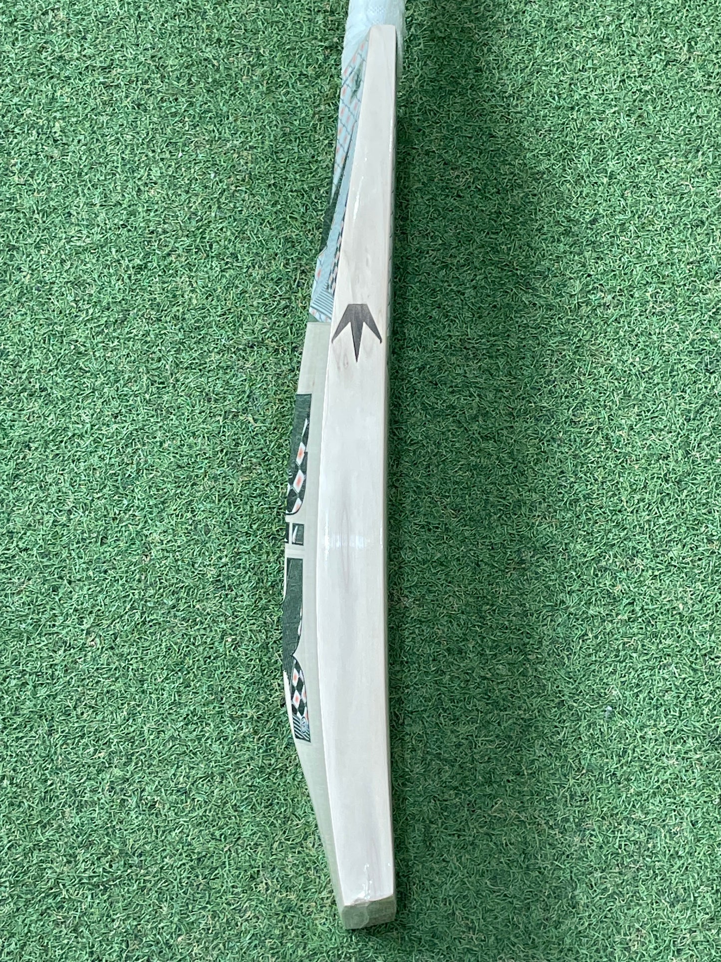 MIDS Big Boss Player Edition Cricket Bat (2lb 8oz)