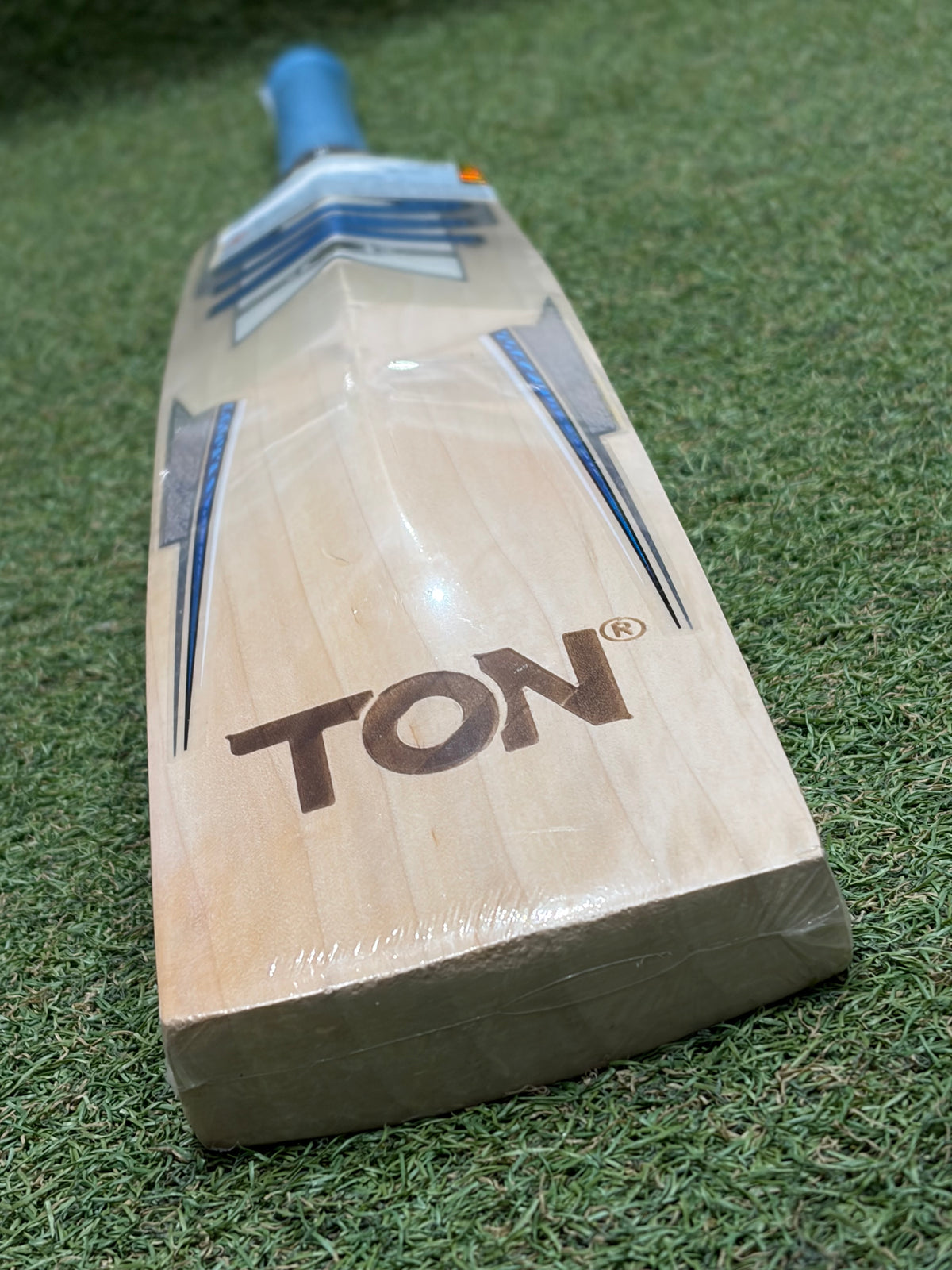 SS Ton Elite Harrow Junior Cricket Bat (2lb 6oz)