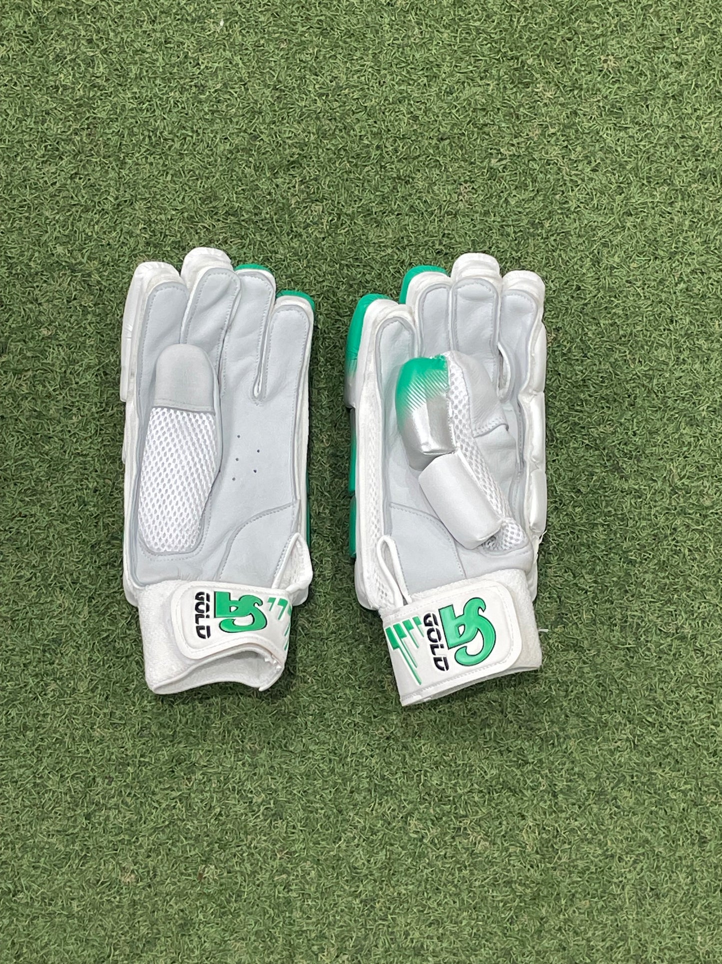 CA Gold 16000 Batting Gloves