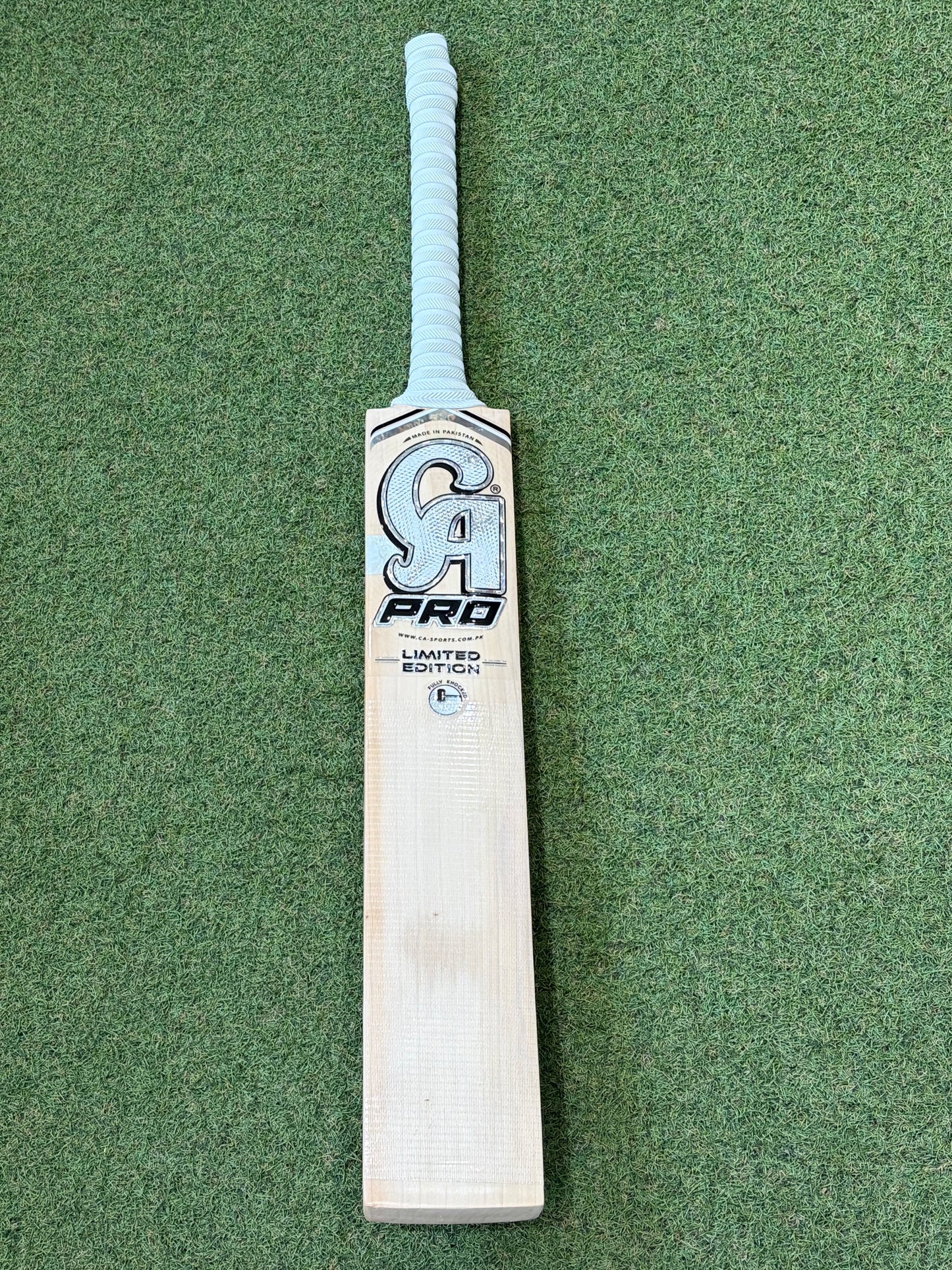 CA Pro Limited Edition Professional Players Asif Ali Cricket Bat (2lb 8oz)