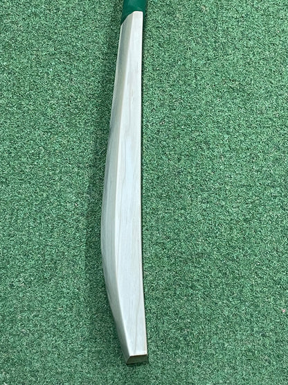 MB Malik Plain Cricket Bat (2lb 8oz)