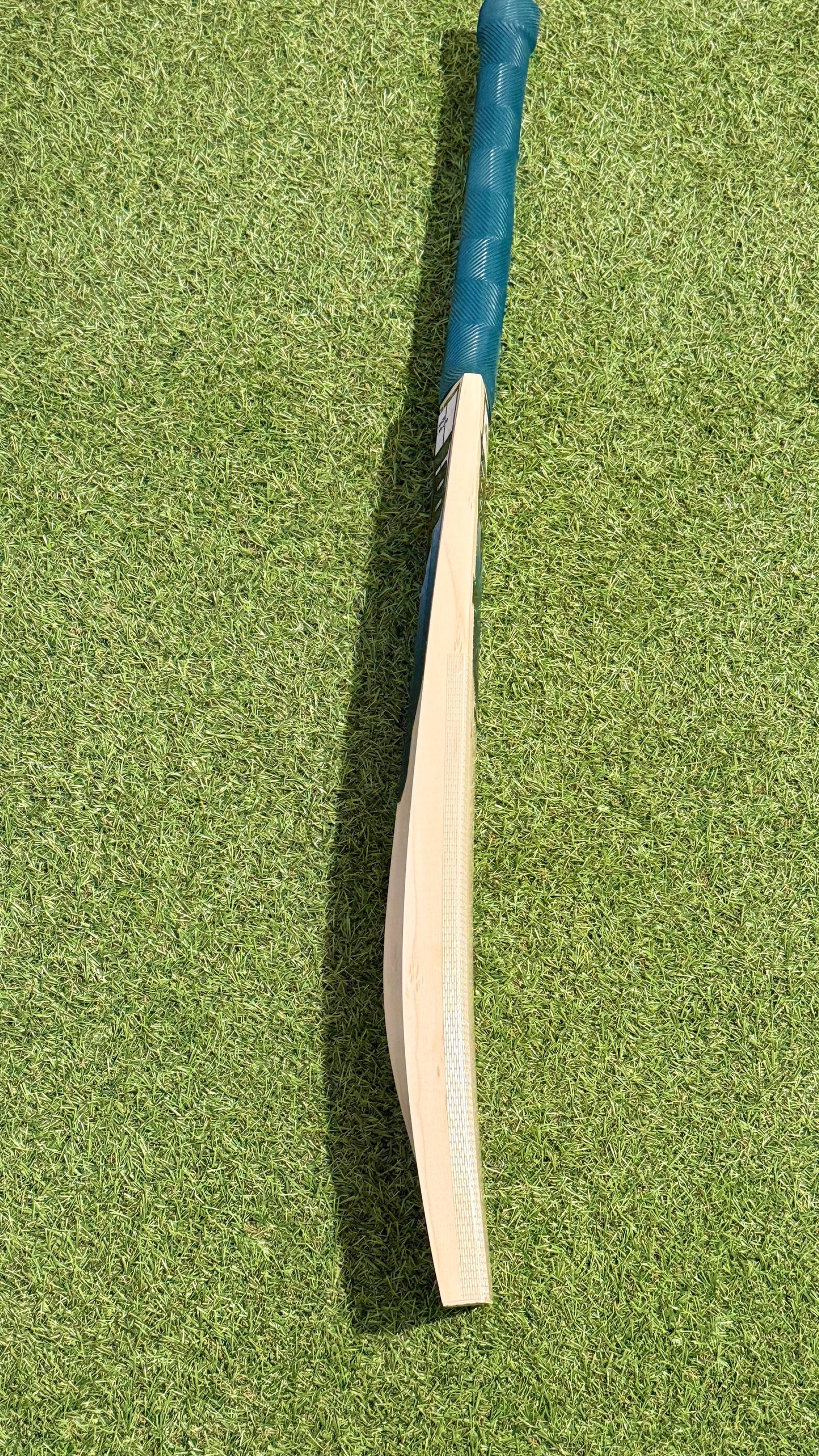 TBB Invicta Reserve Cricket Bat (2lb 8oz)