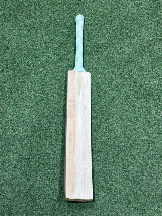 Cricket Station Plain Pro Grade Cricket Bat (2lb 11oz)