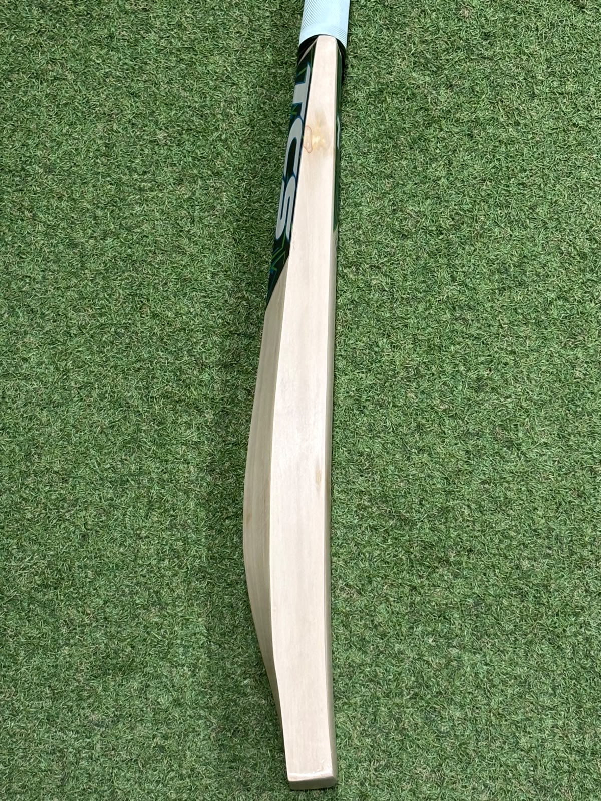TCS Camo Edition Butterfly Cricket Bat (2lb 7oz)