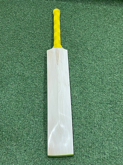 Cricket Station Plain Grade Two Cricket Bat (2lb 10oz)