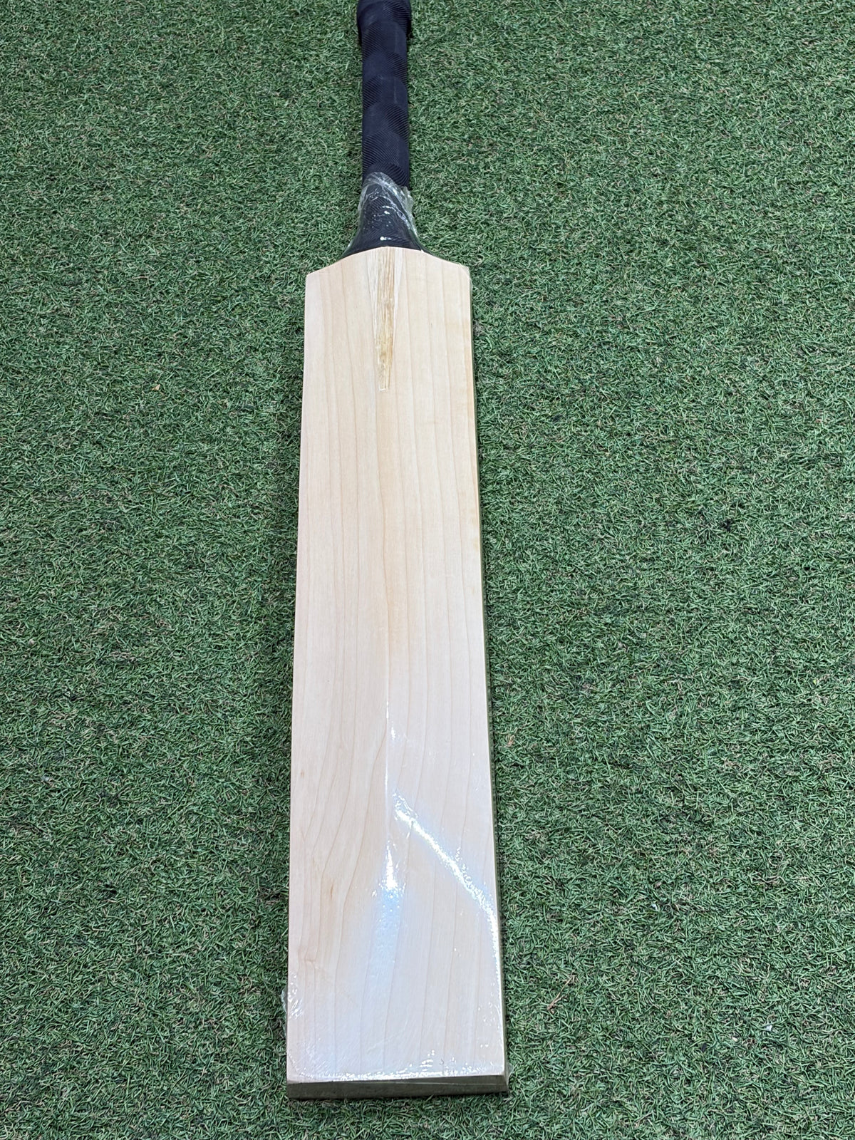 MB Malik UMZ Plain Players Cricket Bat (2lb 9oz)