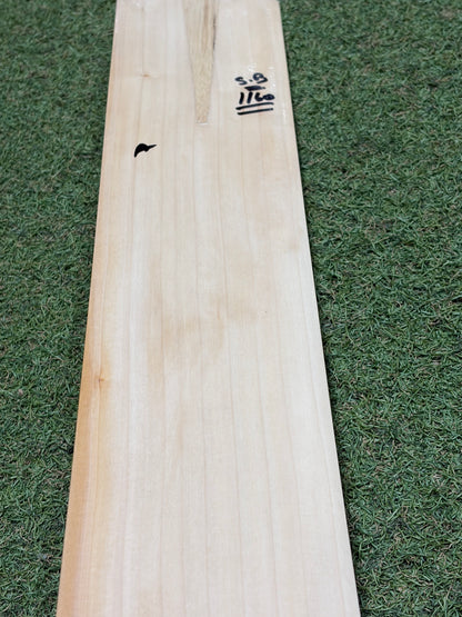 MB Malik UMZ Plain Players Cricket Bat (2lb 9oz)