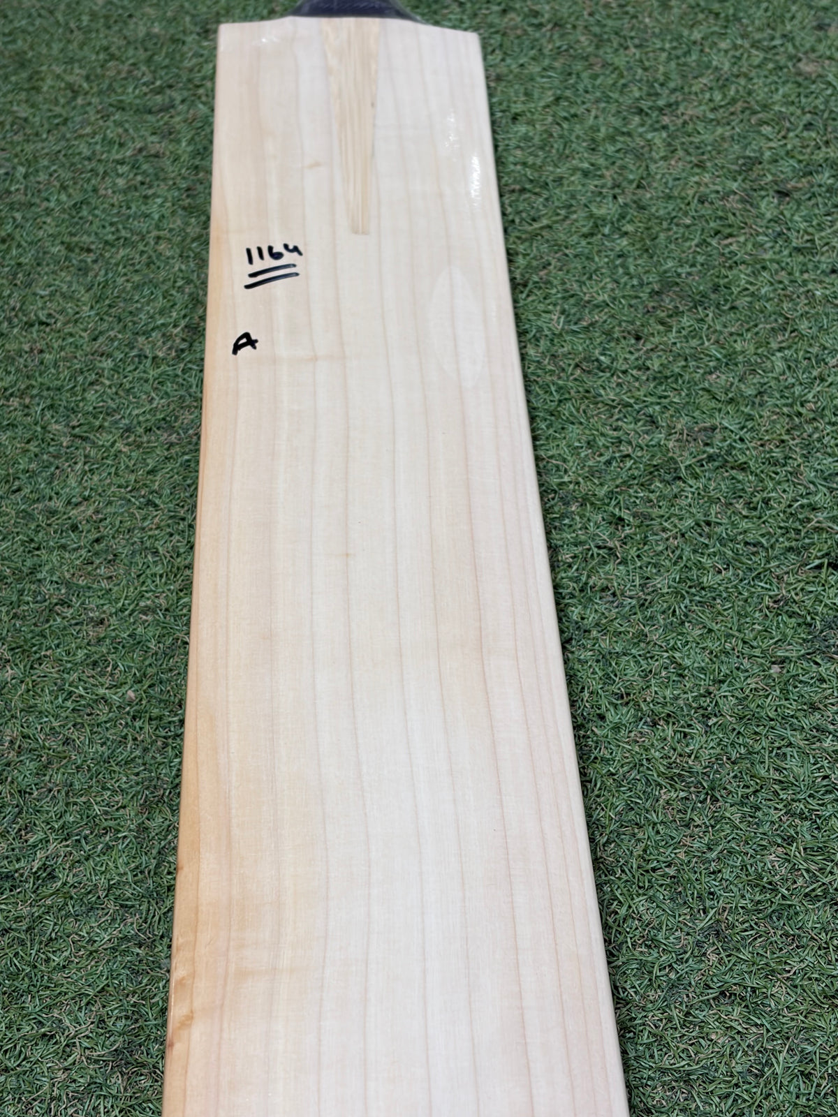 MB Malik UMZ Plain Players Cricket Bat (2lb 9oz)