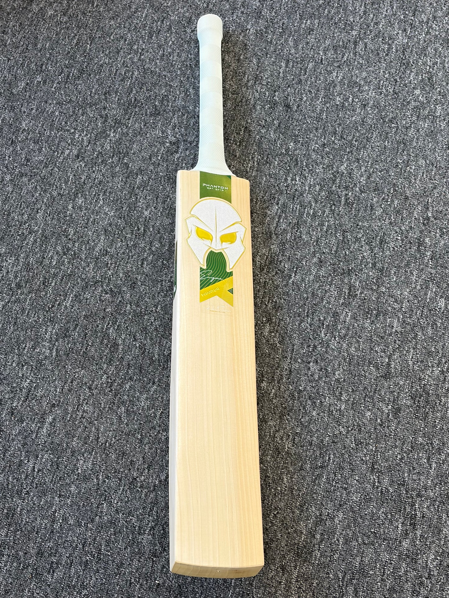 Phantom Enigma Pro-R Cricket Bat (3lb)