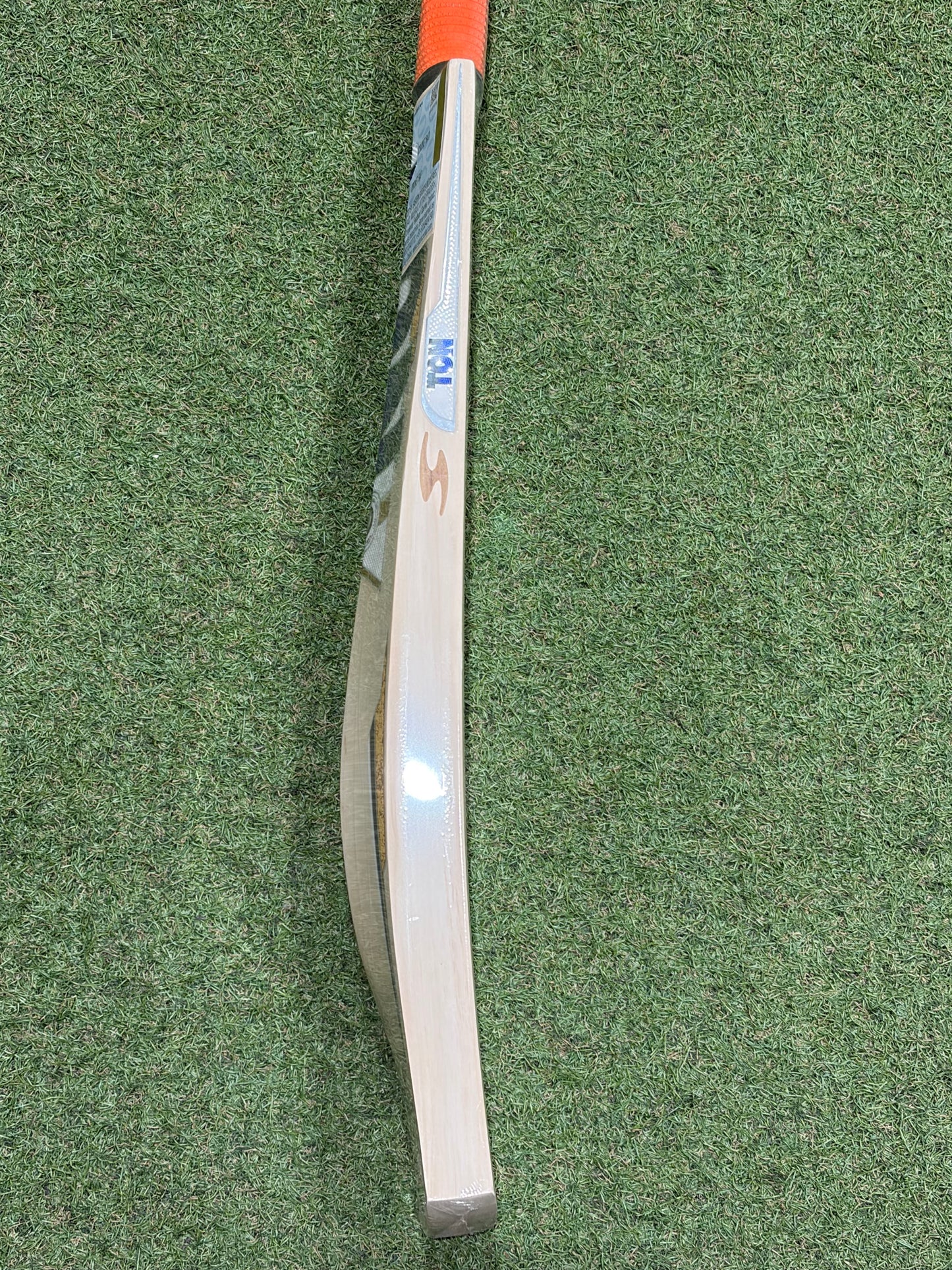 Ton Thala 2.0 Junior Harrow Size Cricket Bat (2lb 5oz)