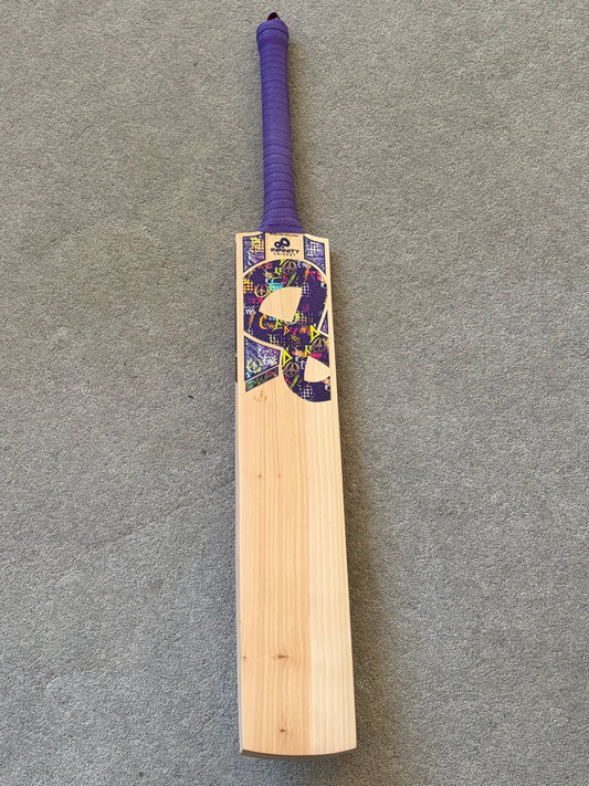Infinity Peace Out Cricket Bat (2lb 11oz)