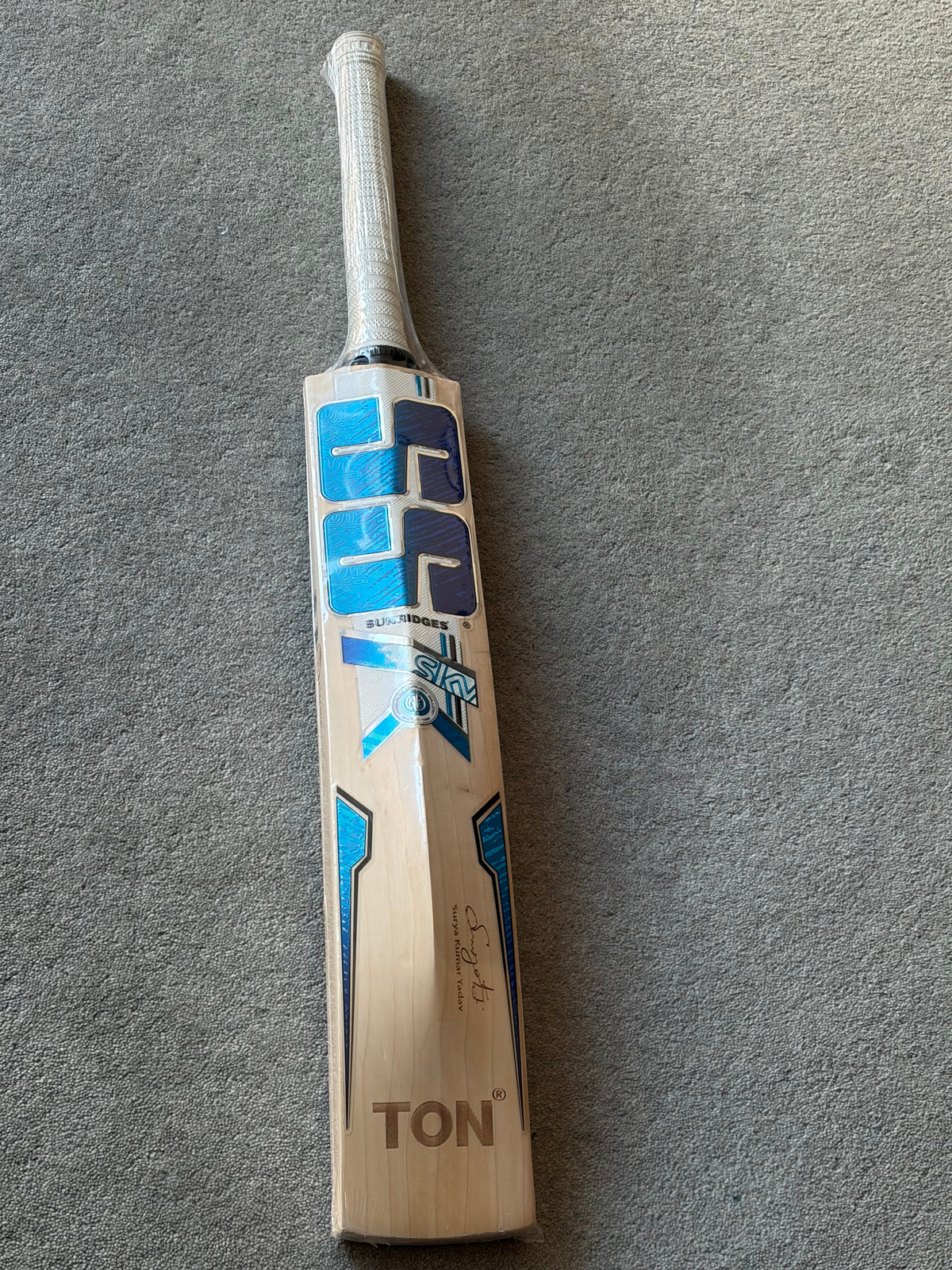 SS Ton Sky Flicker Cricket Bat (2lb 10oz)