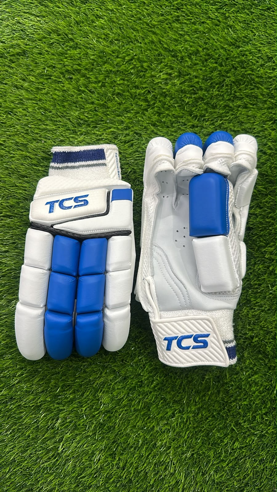 TCS Surge Batting Gloves