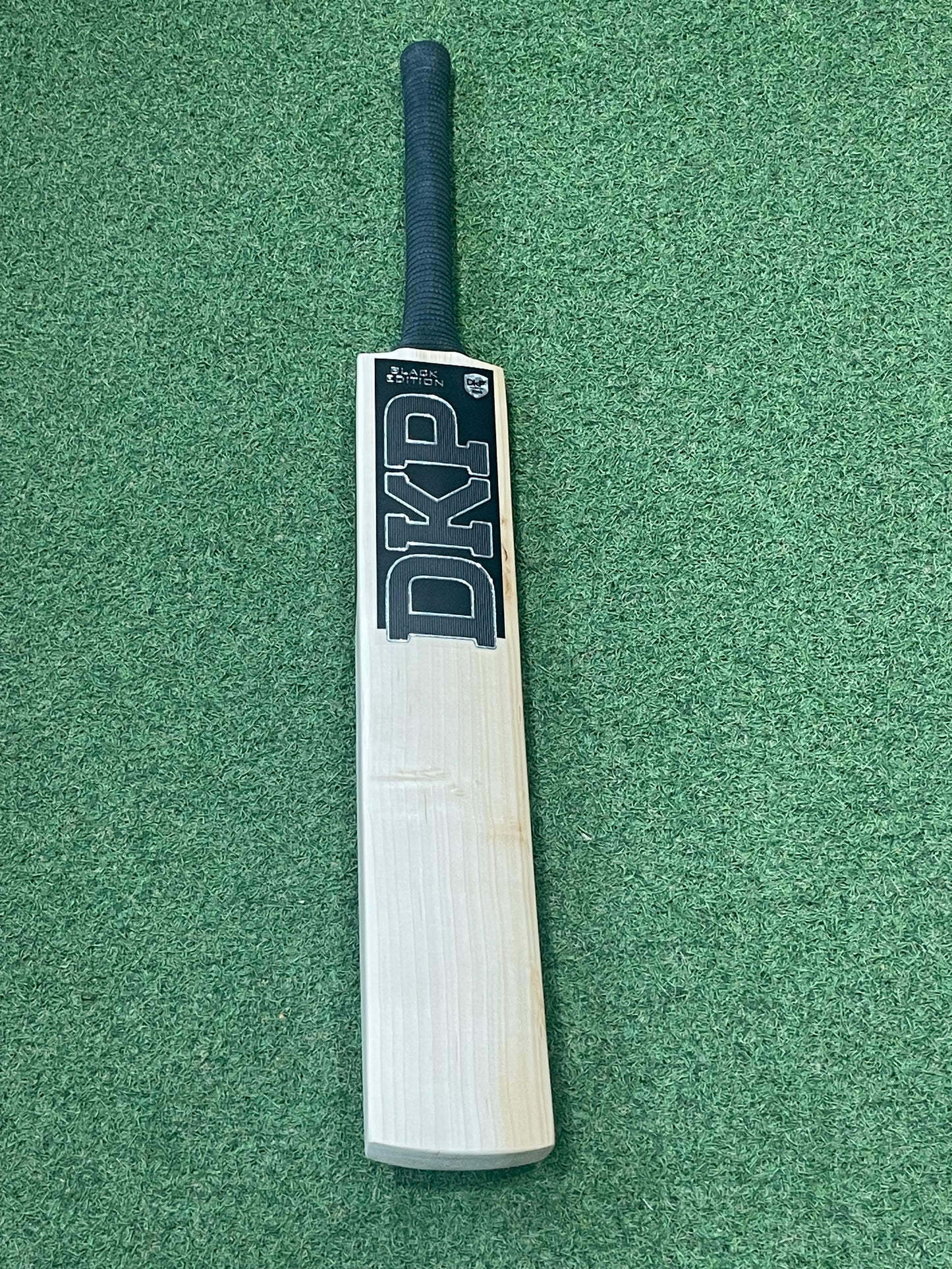 DKP Black Edition Cricket Bat (2lb 8oz)