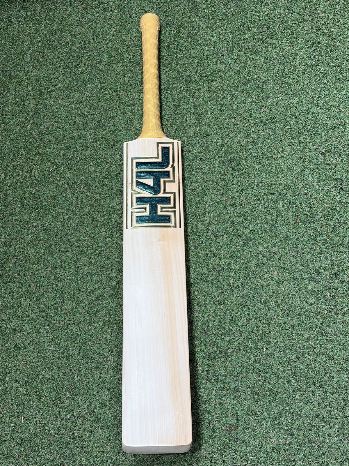 Hell 4 Leather (H4L) Pro Grade Cricket Bat (2lb 10oz)