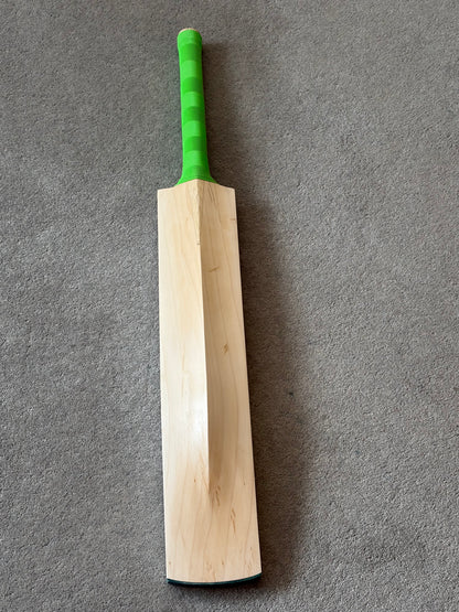 Plain High Grade UK Made Cricket Bat (2lb 11oz)