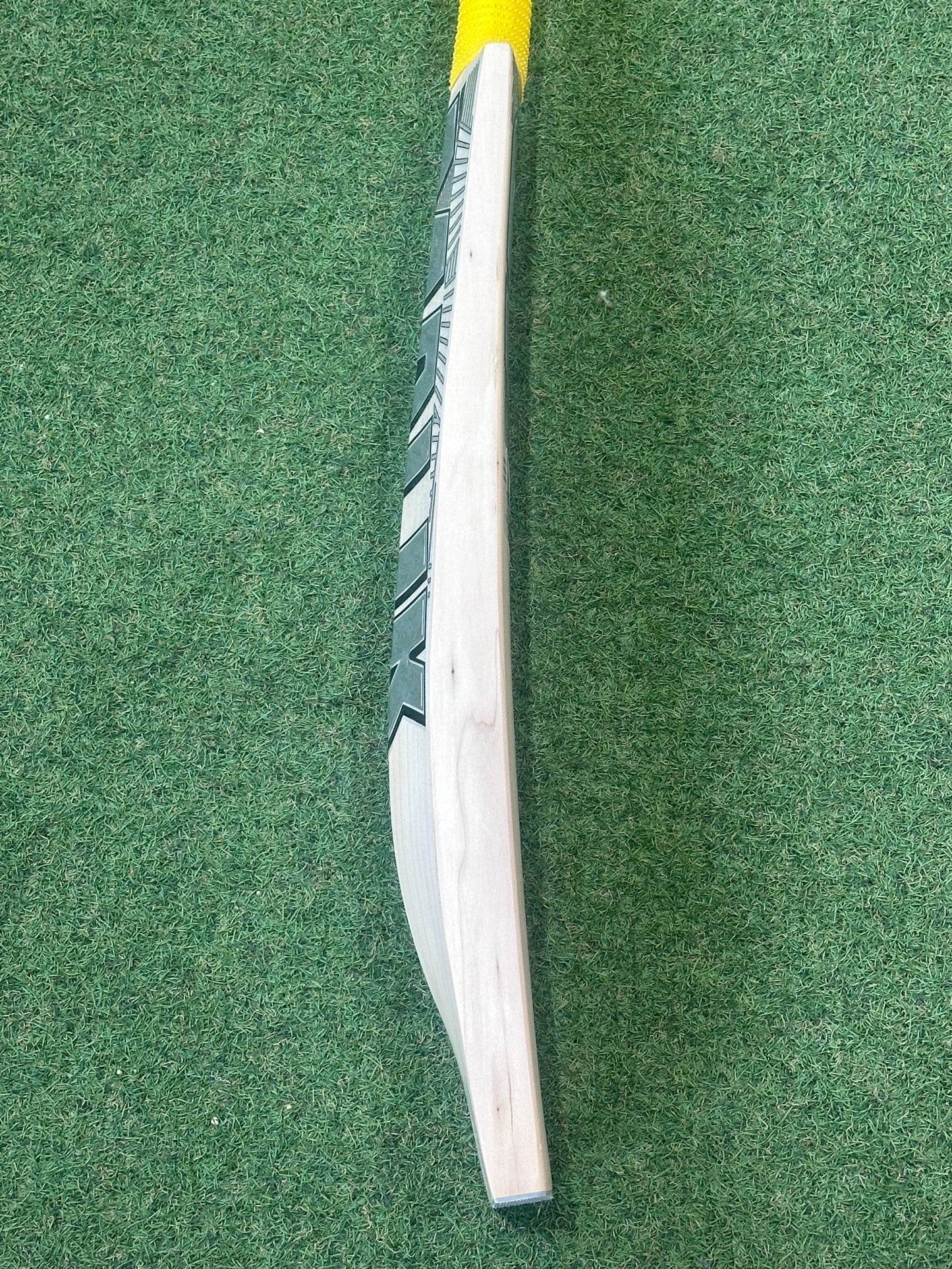 MB Malik Game Changer Players Cricket Bat (2lb 10oz)