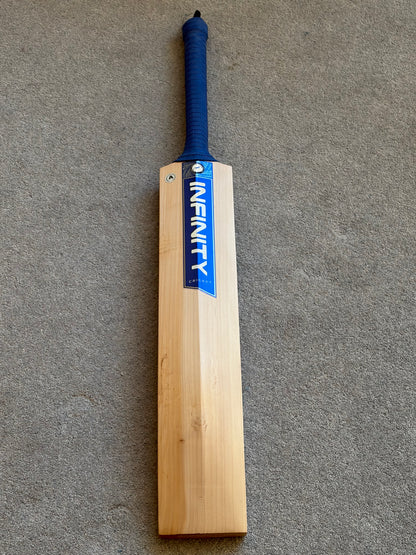 Infinity Genesis Players Cricket Bat (2lb 10oz)