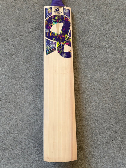 Infinity Peace Out Cricket Bat (2lb 13oz)