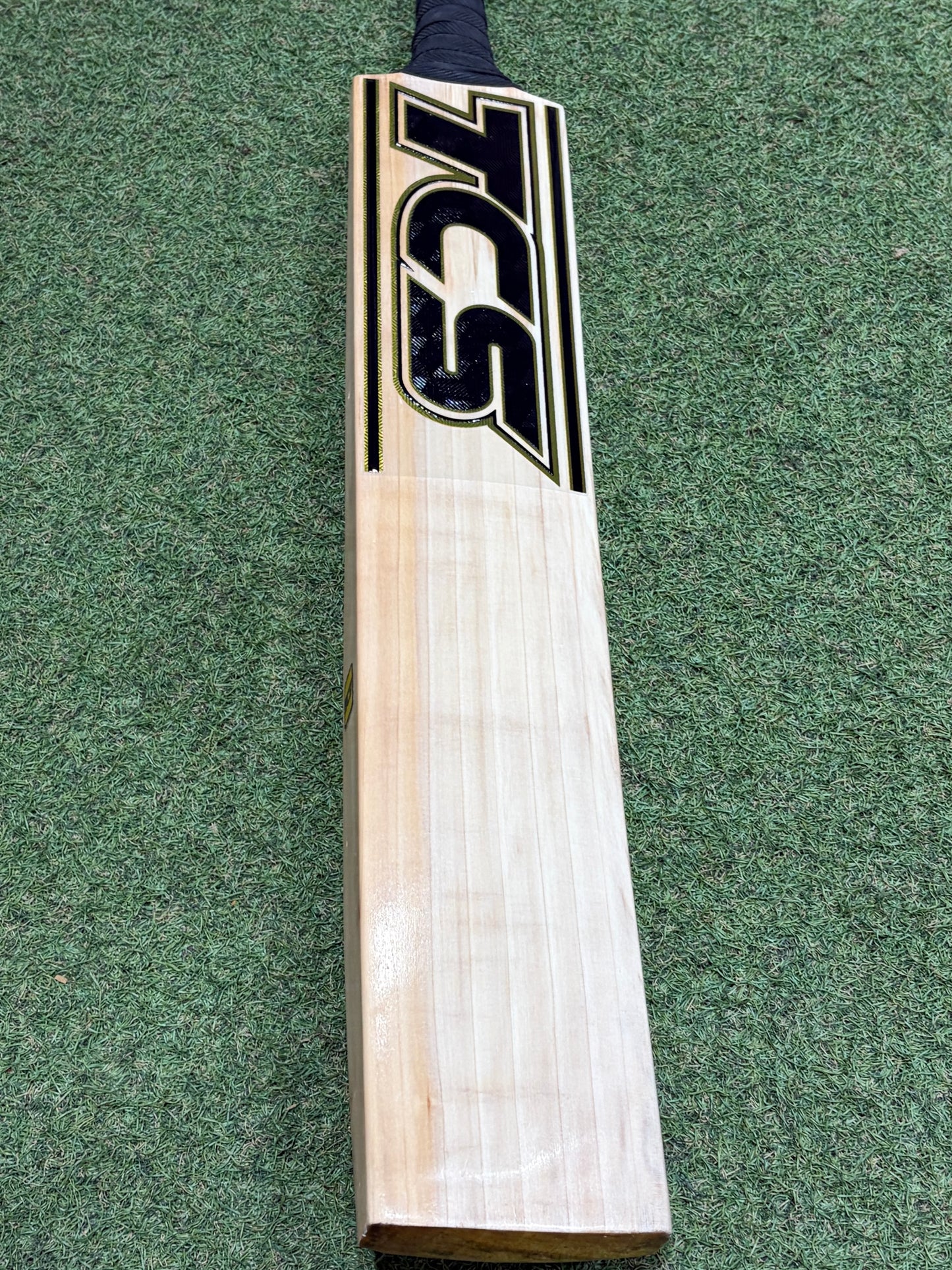TCS Black Superior Cricket Bat (2lb 10oz)