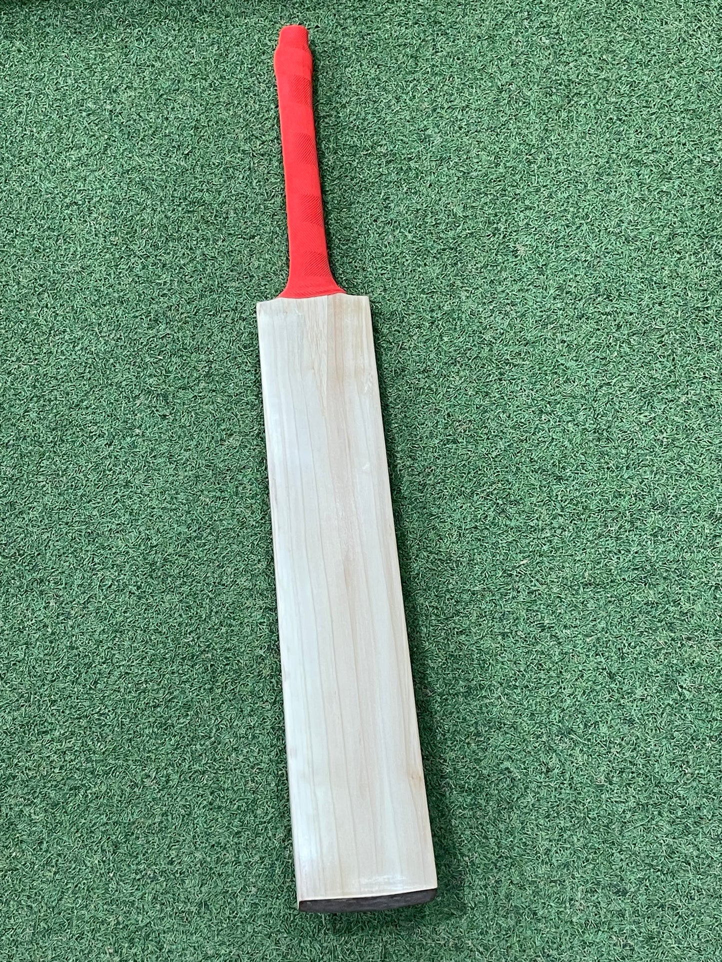 MB Malik Plain Cricket Bat (2lb 8oz)