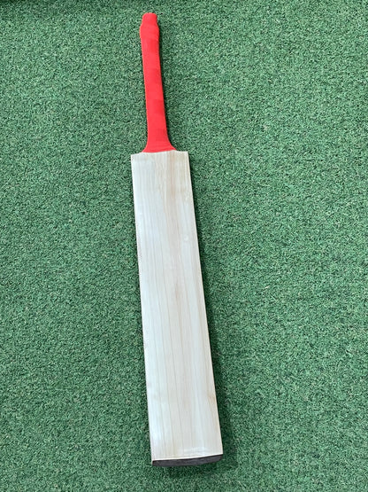 MB Malik Plain Cricket Bat (2lb 8oz)